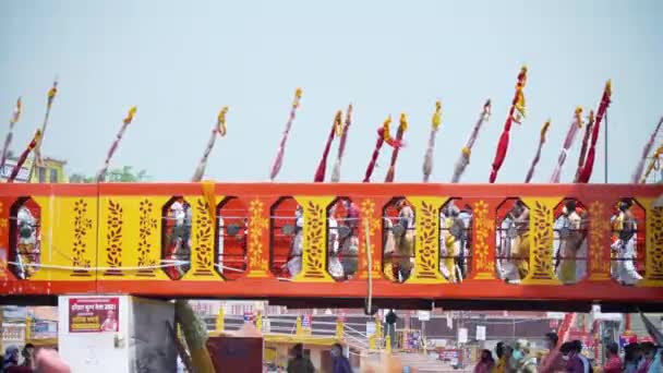 Indyjscy święci lub sadhus na największym indyjskim zgromadzeniu religijnym Kumbh Mela, Haridwar Indie, Appleprores 422, Cinetone — Wideo stockowe
