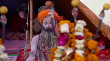 Hint Azizleri geleneksel Yog Mudra yöntemleriyle