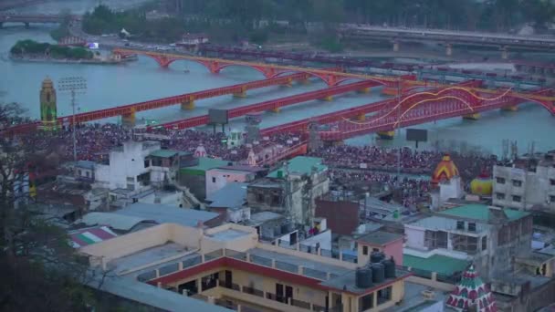 Timelapse Gezicht op Haridwar stad tijdens het grootste Indiase Festival Kumbh Mela — Stockvideo