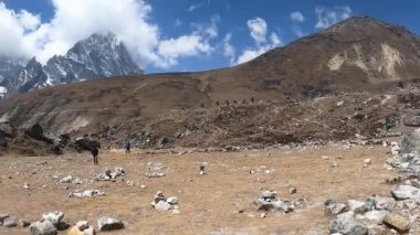 Lhotse Dağı yürüyüşü.