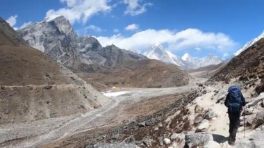 Lhotse Dağı yürüyüşü.