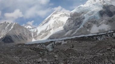 Lhotse Dağı yürüyüşü.
