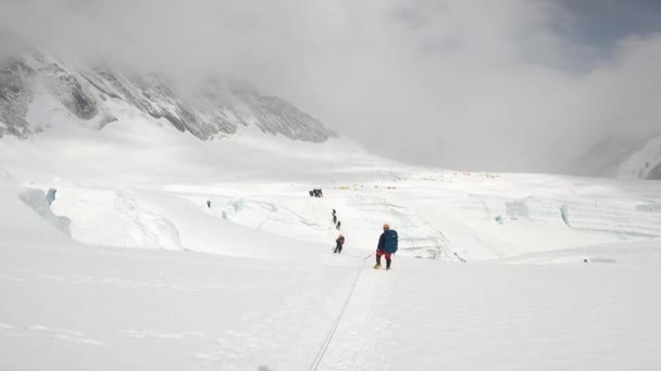 Världens fjärde högsta bergstopp Lhotse. — Stockvideo