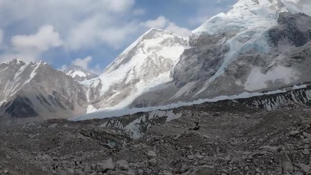 Monte Lhotse trek. — Vídeo de stock