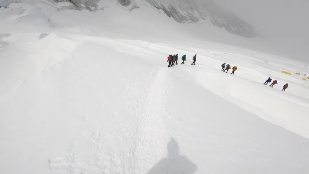 Dünyalar dördüncü en yüksek zirve dağı Lhotse. — Stok video