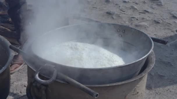Indiansk tradisjonell måte å lage mat på – stockvideo