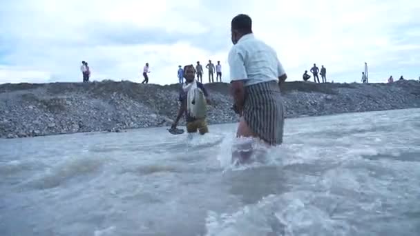 Catastrophe d'inondation dans l'Uttarakhand, vies en danger — Video