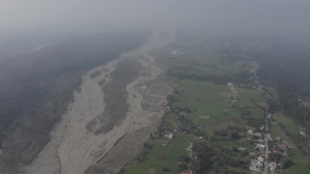 Letecký snímek krajiny v himálajské škále Uttarakhand Indie, kemp v himálajských kopcích. — Stock video
