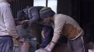 Kedarnath için çalışan işçi.. 