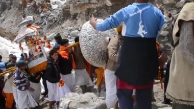 Kedarnath 'ın kutsal yatı yeniden açılıyor. . 