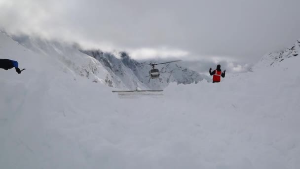 Rudraprayag Uttarakhand Indien Januari 2015 Helikopter Landar Snöfält Himalaya Återuppbyggnaden — Stockvideo