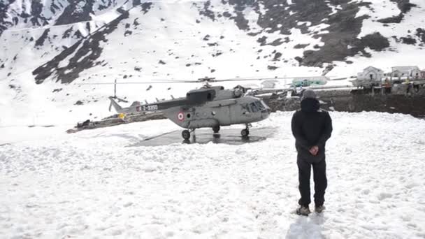 눈덮인 착륙하여 우타라칸드의 히말라야 지역에 고품질의 — 비디오