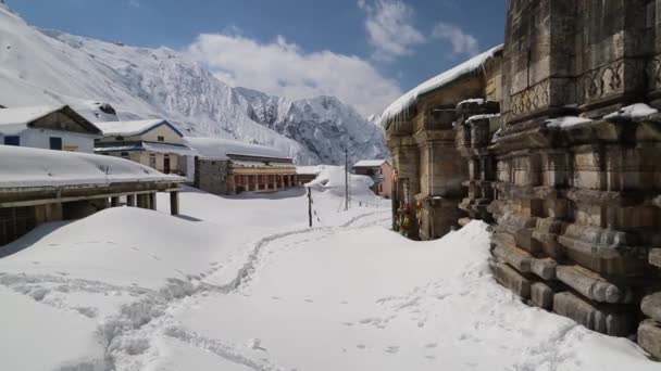 Kedarnath Temple Himalayan Region Plně Pokryt Silnou Pevnou Vrstvou Sněhu — Stock video