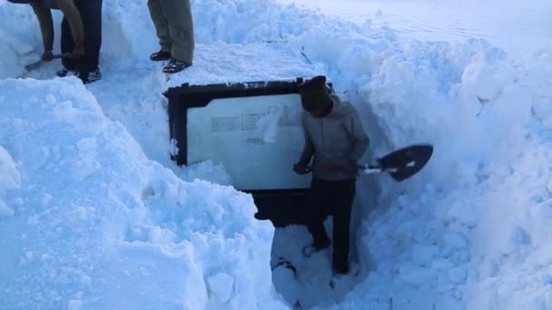 Rudraprayag Uttarakhand Indie Stycznia 2020 Ludzie Usuwają Grubą Warstwę Śniegu — Wideo stockowe