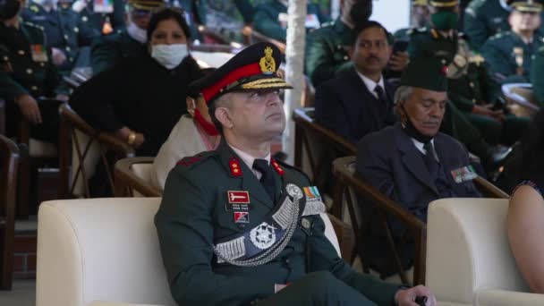 Dehradun Uttarakhand India December 2021 People Indian Army Officer Watching — Vídeos de Stock