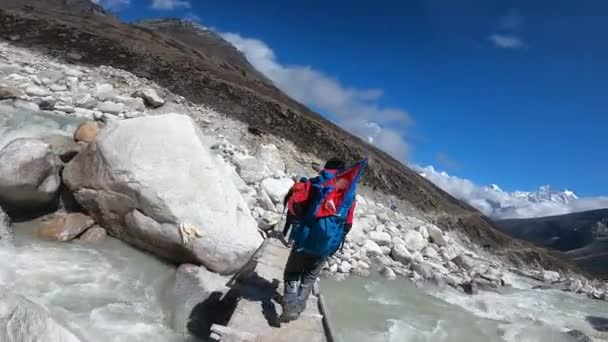 Mount Everest Himalaya Nepal June 2021 Indian Climbers Trekking Worlds — Stockvideo