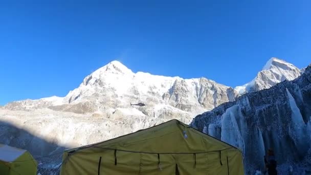Mount Everest Himalaya Nepal June 2021 Indian Climbers Trekking Worlds — Vídeo de stock