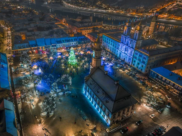 Aerial photo of Kaunas Old Town with a Christmas market and a Christmas tree — стокове фото