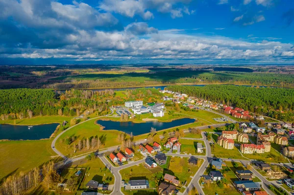 Litvanya 'nın Nemunas kıyısındaki SPA tatil beldesi Birstonas' ın hava panoramik manzarası