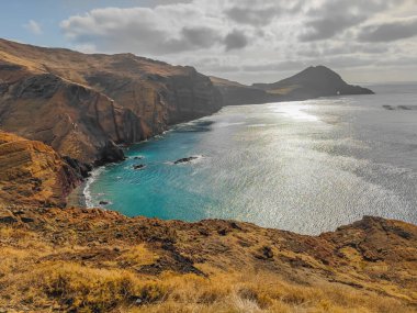 Madeira adasındaki Ponta de Sao Lourenco yarımadasının muhteşem hava manzarası.