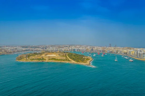 Aerial panoramic view of Fort Manoel on Manoel island, Gzira city in Malta — Stockfoto
