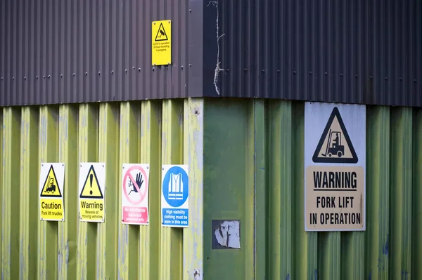 Fabriek magazijn gezondheid en veiligheid teken waarschuwing van vork heftrucks — Stockfoto