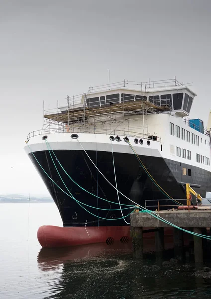 Schiffsbau und Gerüste im Port Glasgow Shipbuilding Dock — Stockfoto