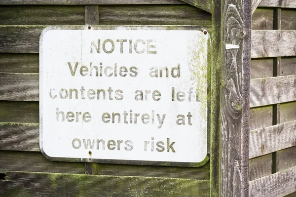 Otopark kullanıcıları bunu kendi risk işaretiyle yapıyorlar