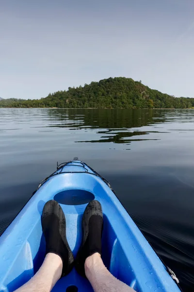 Blaues Kajak Loch Lomond Auf Offenem Wasser — Stockfoto