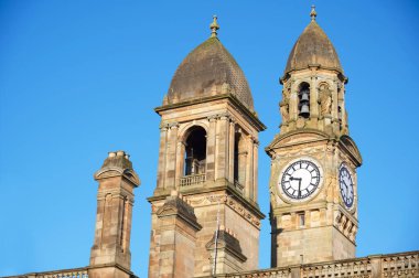 Paisley 'deki eski Victoria belediye binasının saat kulesi.