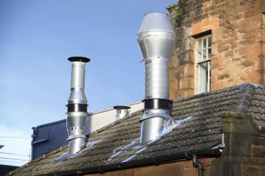 Bacanın dış duvarı, egzoz kazan dairesinden paslanmaz çelikten yapmaya ayarlı.