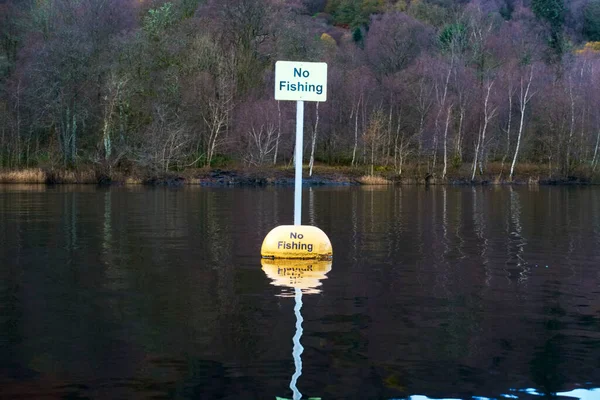 Nici un semn de pescuit pe float în Loch Lomond — Fotografie, imagine de stoc
