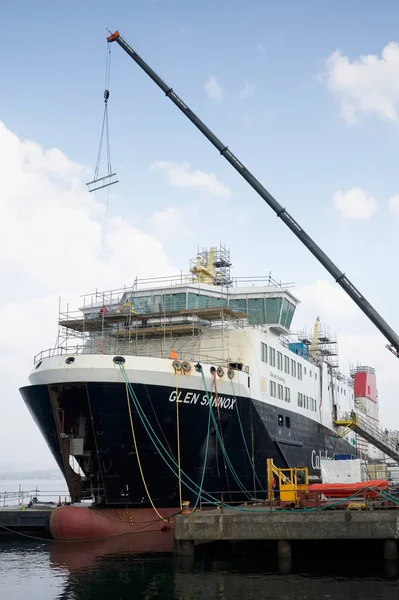 Port Glasgow, Schottland, Großbritannien, 23. März 2022, Ferguson Marine Werft und der Fortschritt der neuen Calmac Fähre namens Glen Sannox — Stockfoto