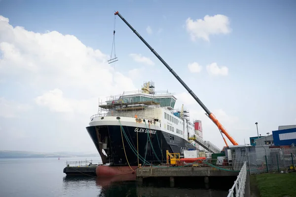 Port Glasgow, Schottland, Großbritannien, 23. März 2022, Ferguson Marine Werft und der Fortschritt der neuen Calmac Fähre namens Glen Sannox — Stockfoto