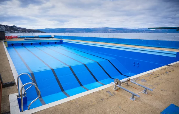 Fechamento da piscina ao ar livre para manutenção em Gourock — Fotografia de Stock