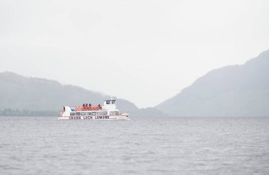 Turizm sezonunun başında yolcularla birlikte tekne gezisi.
