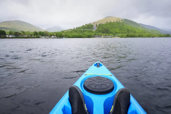 Blaues Kajak Auf Offenem Wasser Loch Lomond — Stockfoto