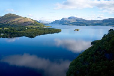 İngiltere yazında Lomond Gölü 'nden Ben Lomond manzarası