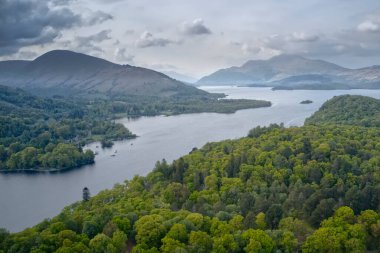 İngiltere yazında Lomond Gölü 'nden Ben Lomond manzarası