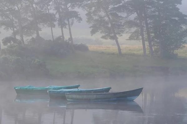 Fishing Boats Lake Early Morning Mist Boats Background — Stockfoto