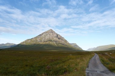 Batı Highland Yolu yürüyüş yolu ve Buachaille Etive Mor İskoçya İngiltere