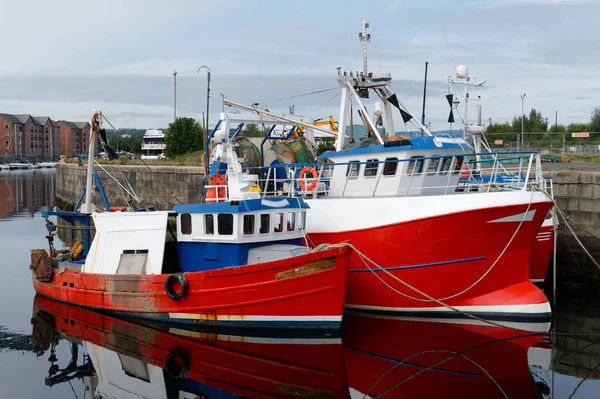 Trålare Fiske Röd Båt Vid Peterhead Hamn Skottland Storbritannien — Stockfoto