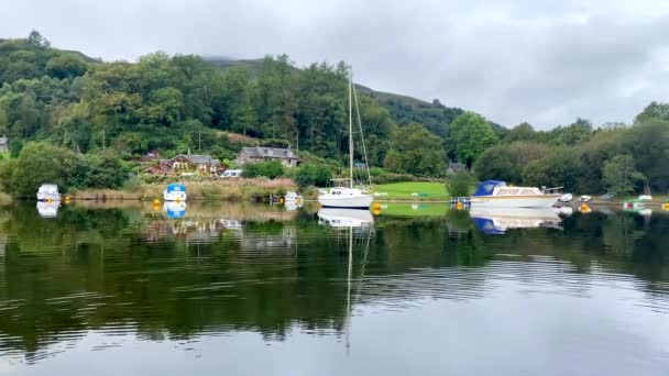 Aldochlay Pequena Aldeia Loch Lomond Barco Marina Escócia Reino Unido — Vídeo de Stock
