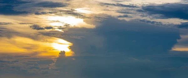 Belo Pôr Sol Céu Nuvem Cumulonimbus Nuvem Cirrus — Fotografia de Stock