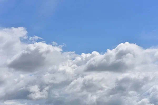 Langit Yang Indah Awan Cumulonimbus Dan Awan Cirrus — Stok Foto