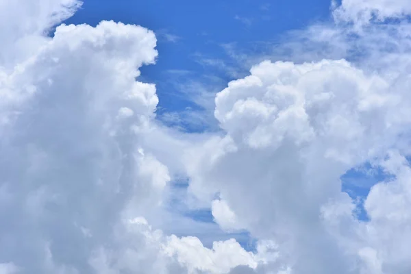 Langit Yang Indah Awan Cumulonimbus Dan Awan Cirrus — Stok Foto