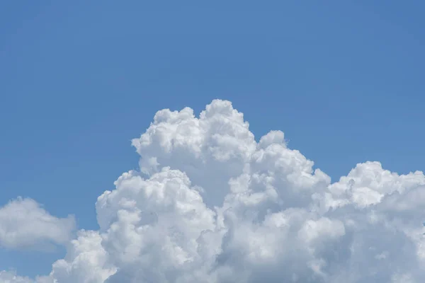 Langit Yang Indah Awan Cumulonimbus Dan Awan Cirrus — Stok Foto