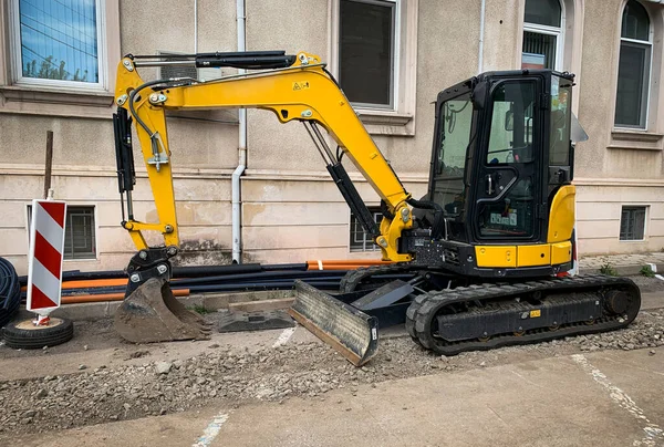 Plac Budowy Buldożer Remont Drogi Miejskiej Obok Budynku — Zdjęcie stockowe