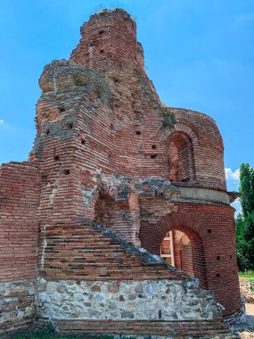 Perushtitsa, Bulgaristan, 07 Temmuz 2020: Bizans ve Hıristiyan bazilikasının kalıntıları, aynı zamanda Kızıl Kilise olarak da bilinir..