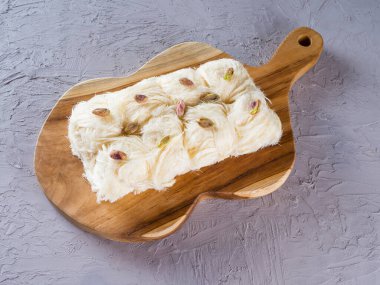 Geleneksel Türk Tatlısı Pismaniye. Pamuk Şeker. Pamuk helva. Diş ipi halkası. Çekilmiş şeker. Saç şekeri..